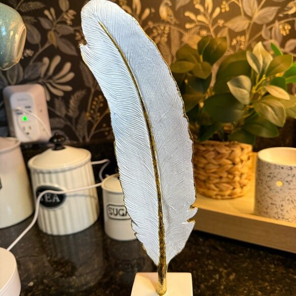 Gold & White Feather Decorative Figurine On Square Base - Picture 4 of 4
